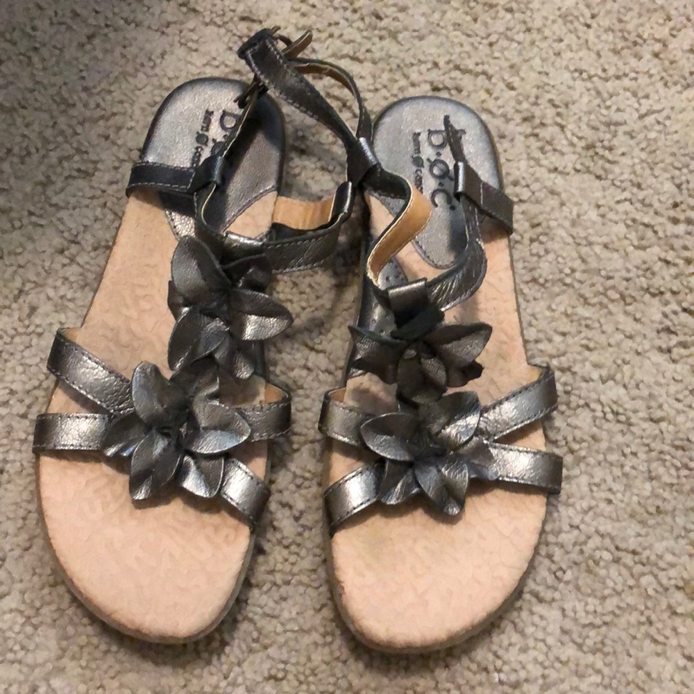Sandals with flowers